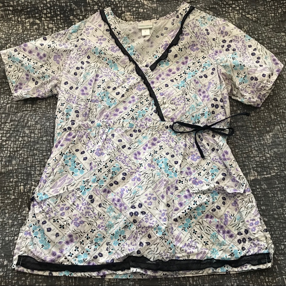 Laura Ashley white flower patterned scrub top